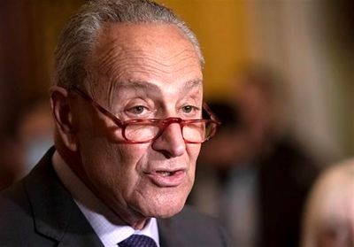 سناتور آمریکایی: ترامپ هر روز بیشتر در گودال جنگ علیه ایران فرو می‌رود