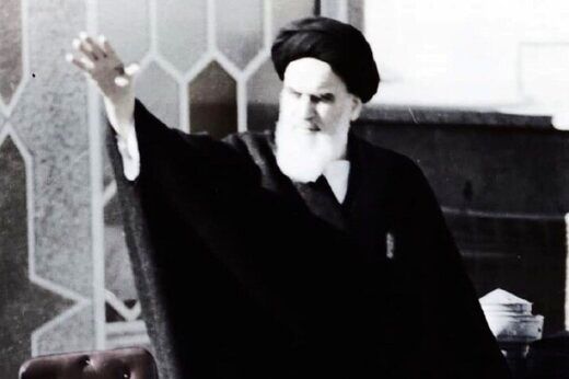 عکس منتشر نشده از امام خمینی(ره) که به برج آزادی اهدا شد