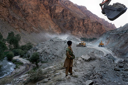 کارت معدنی طالبان روی میز ترامپ