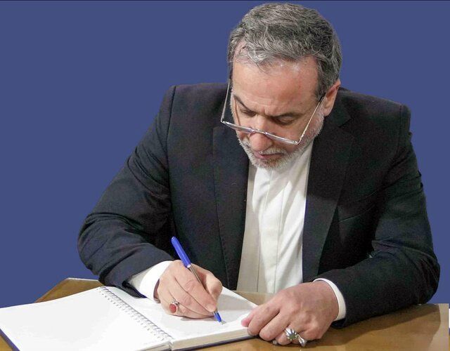 عراقچی: نه به شرق و نه به غرب اتکا نمی‌کنیم / مذاکره با غرب فقط برای تأمین منافع ملی است