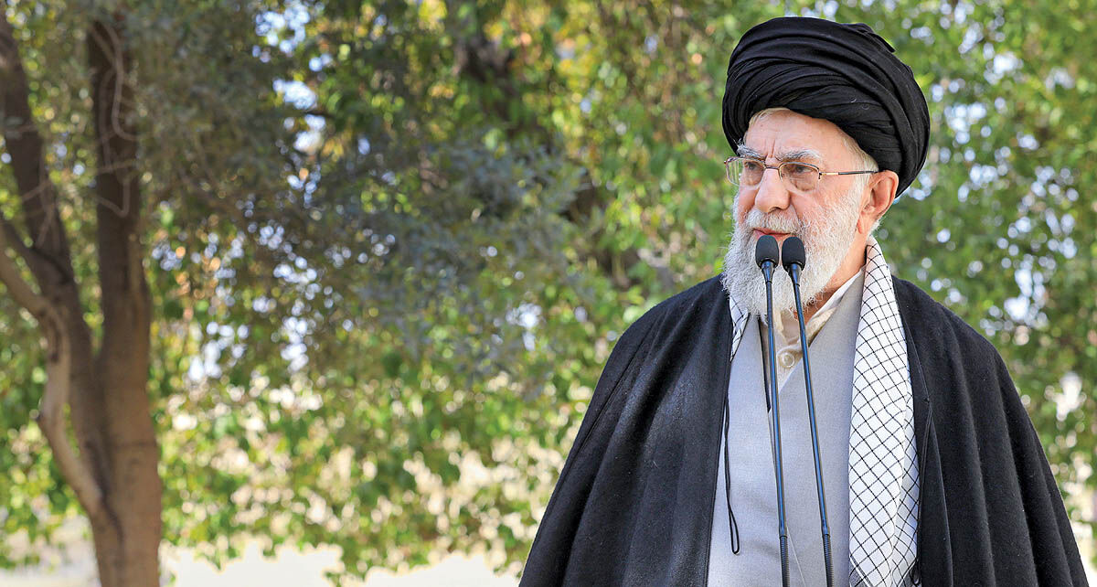 مسوولان از همه راه‌های ممکن برای حل مشکلات اقتصادی استفاده کنند
