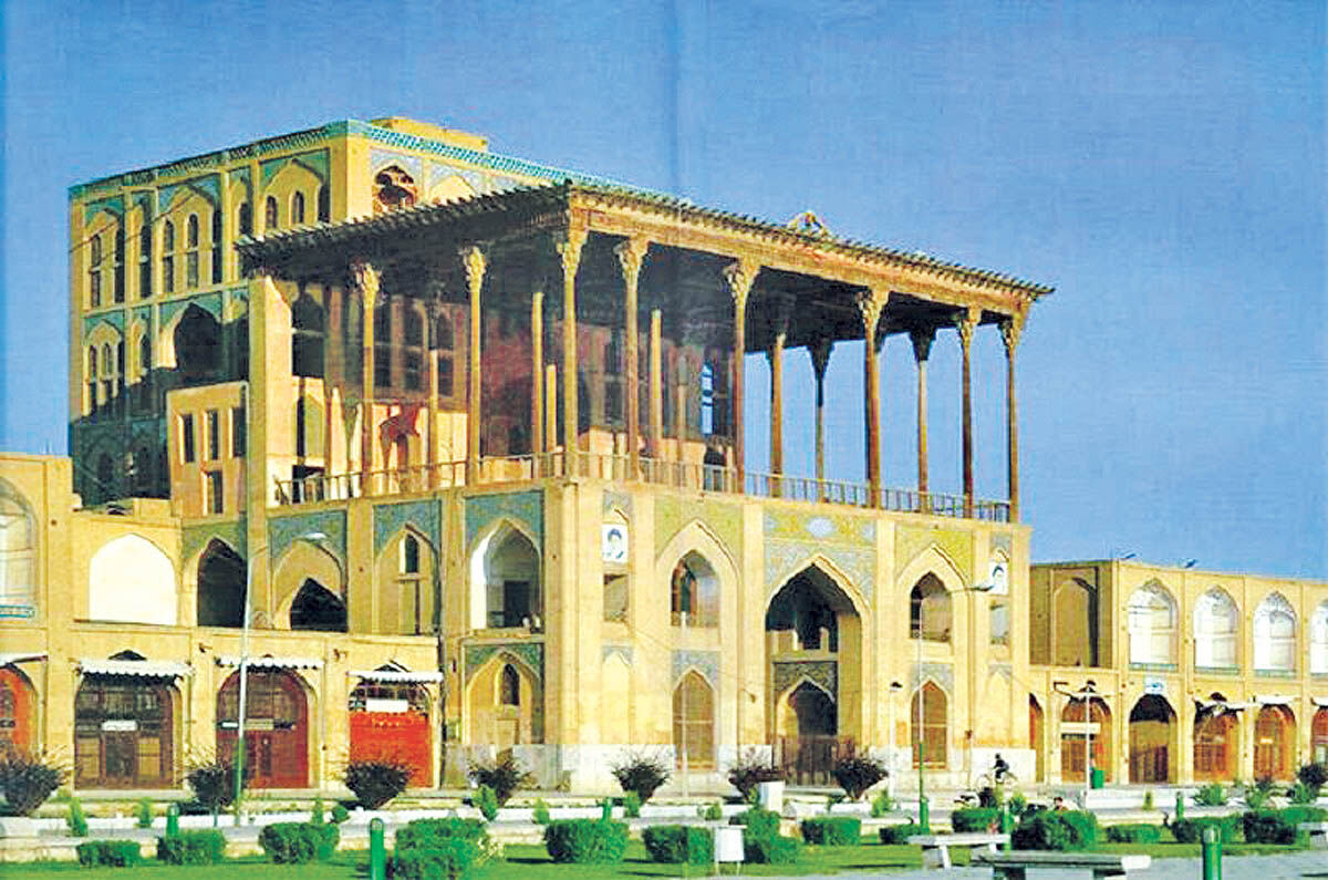مرمت مسیر آبرسانی عمارت «عالی قاپو» 
