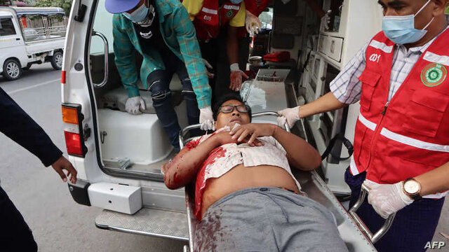 دو کشته و ده‌ها زخمی در تظاهرات ضد کودتا در میانمار