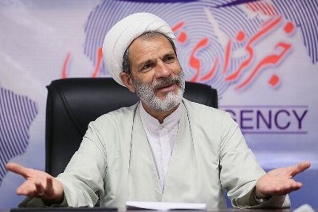 دفاع تمام قد یک مدرس حوزه علمیه از حضور روحانیون در مدارس/ مدرک دانشگاهی آش دهان‌سوزی نیست!