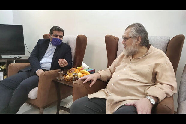 وزیر فرهنگ و ارشاد به عیادت نادر طالب‌زاده رفت