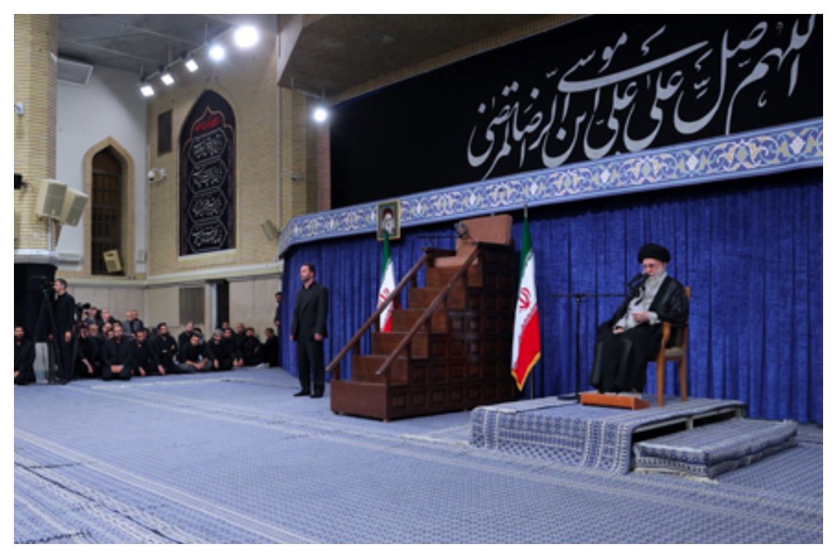 رهبر انقلاب: دشمنان ایران فهمیده‌اند که ملت ایران و نظام اسلامی را نمی‌توان با جنگ به زانو درآورد / همه باید از خدمتگزاران کشور به‌ویژه رئیس جمهور پرتلاش حمایت کنند