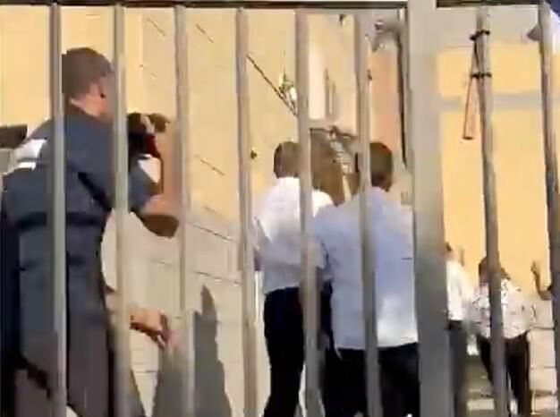 وزیر خارجه انگلیس در حال فرار هنگام حملات موشکی مقاومت
