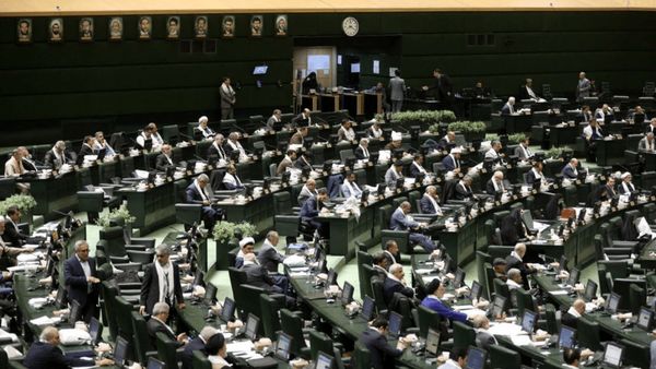 مجلس این هفته تعطیل است؟