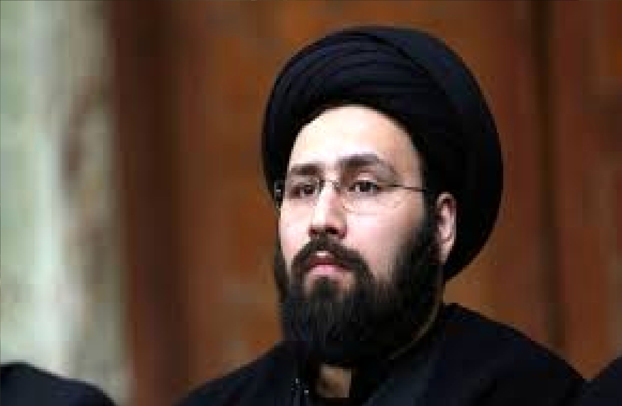 سیدعلی خمینی: ما ایرانی‌ها از آمریکا نمی‌ترسیم / اگر دستگاه طاغوت قوی شود حتی اجازه نماز خواندن به ما نخواهند داد + فیلم