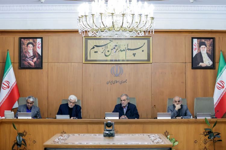 انتقاد اعتماد از برخی سیاسیون / هیچ دولتی بی‌عیب نیست ولی...