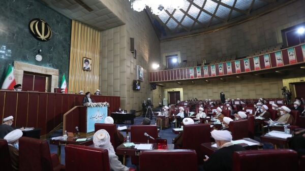 رئیسی: نگرانی برای تامین کالاهای اساسی نداریم/ دولت در مذاکرات از خطوط قرمز عقب‌نشینی نخواهد کرد