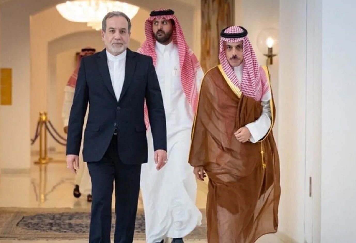 تماس تلفنی وزیر خارجه عربستان و عراقچی