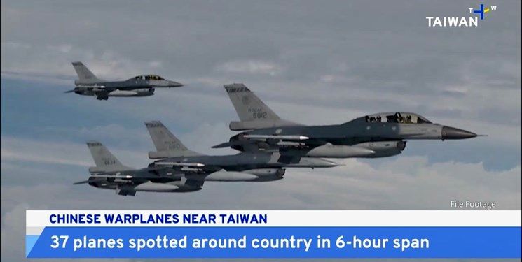 تشدید تنش ها میان چین و تایوان/ مانور جنگنده های چینی بر فراز جزیره