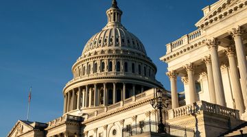 گام اول سنا برای پایان تعطیلی دولت آمریکا