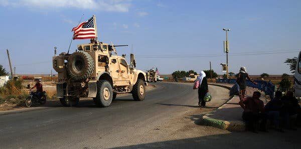 کاروان نیروهای آمریکایی در عراق مورد حمله قرار گرفت