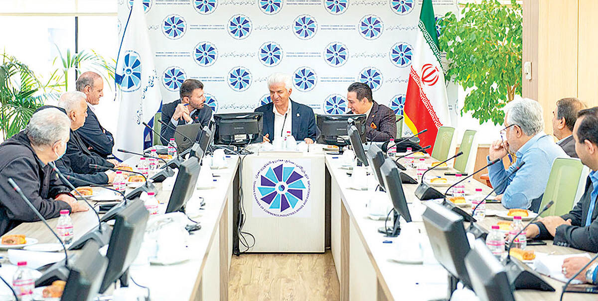 کمبود  نیروی کار در کارخانه‌ها