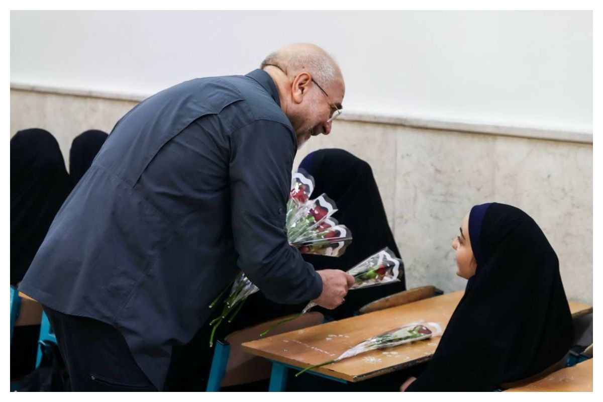 تصاویری از حضور قالیباف در مدرسه دخترانه فاطمیون تهران