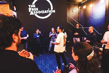  مدیریت با شوخی