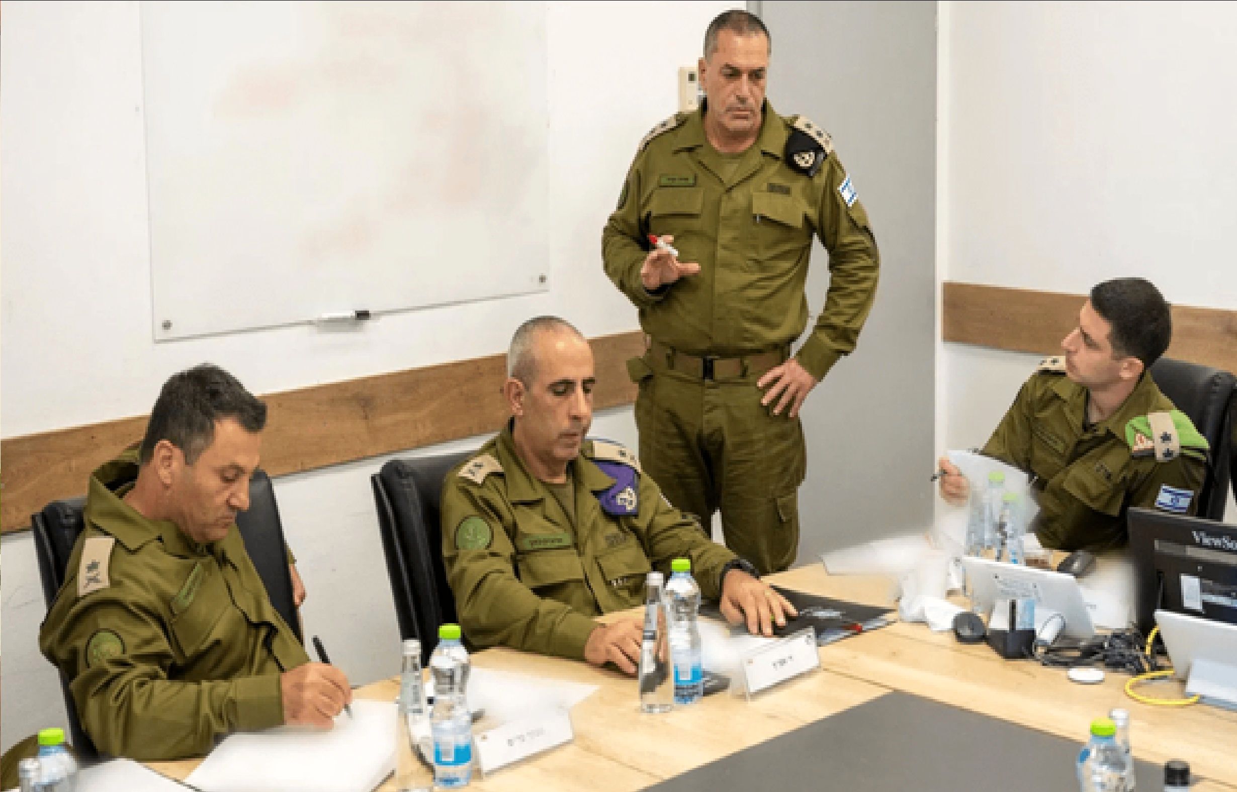 جدال لفظی شدید بین مقامات نظامی و امنیتی اسرائیل / ایال زمیر به رئیس شاباک هشدار داد