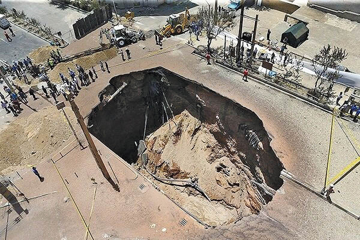 علت نشست زمین در خیابان امام خمینی(ره) اصفهان در دست بررسی است