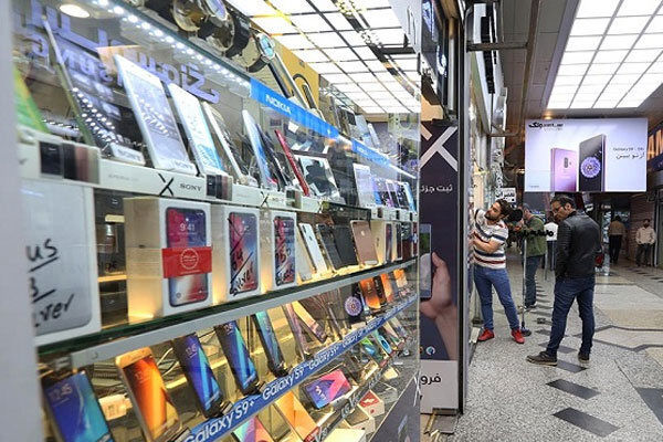 بحران در بازار موبایل ایران / فروش گوشی نو تقریبا متوقف شد!