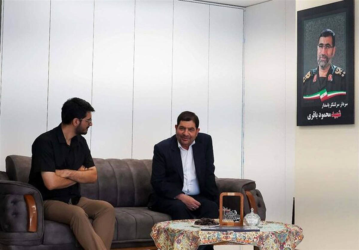 دیدار دستیار رهبر انقلاب با خانواده شهید باقری