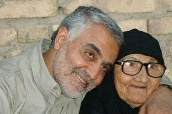 حضور سرزده سردار شهید قاسم سلیمانی در مهدکودک نوه‌هایش