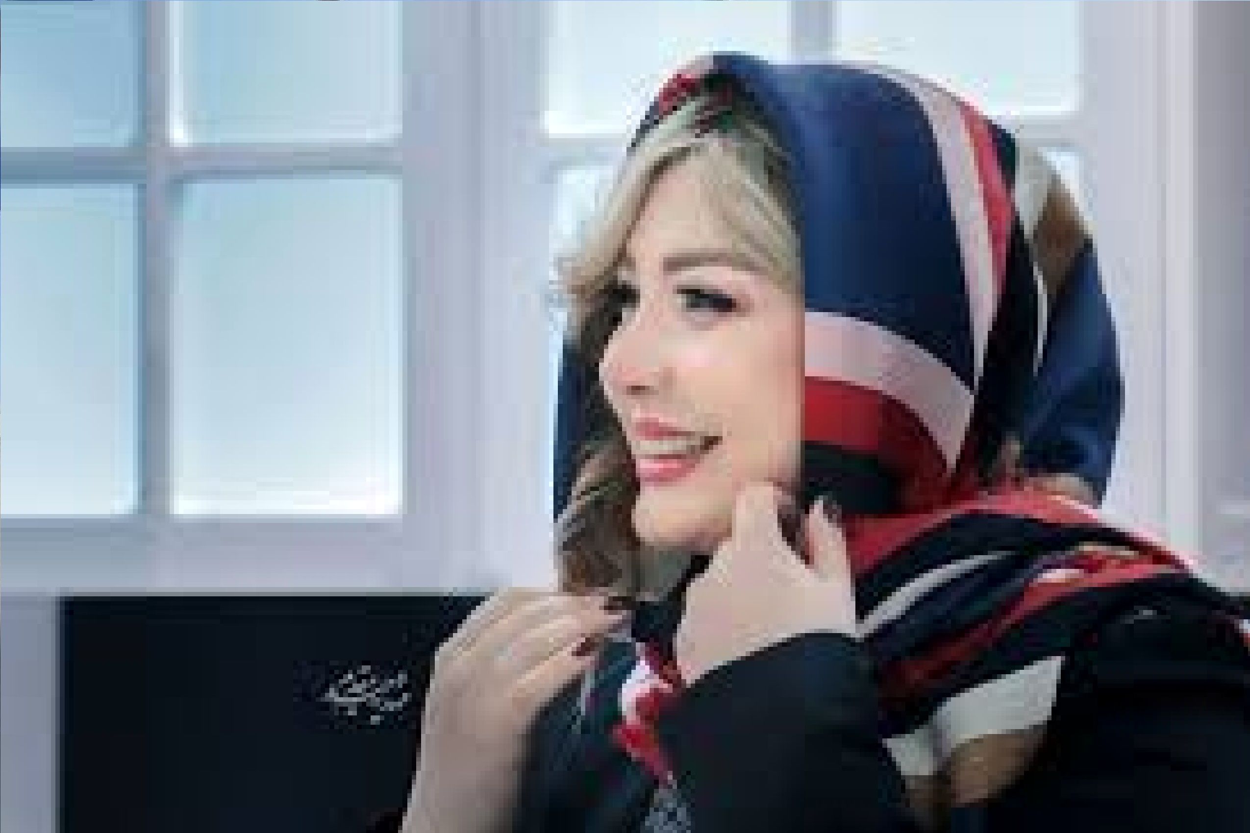 دستبرد به حساب بانکی نیوشا ضیغمی / سارق با کارت تقلبی سکه خرید+ فیلم