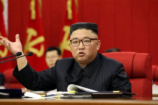 ظاهر جدید رهبر کره‌شمالی با سر بانداژ شده/ عکس