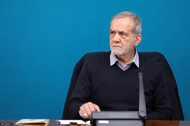 پزشکیان: با عوامل دشمن که به دنبال ناآرامی هستند برخورد می‌کنیم/ ستادی تشکیل دهید تا مشکلات اصناف به سرعت حل شود