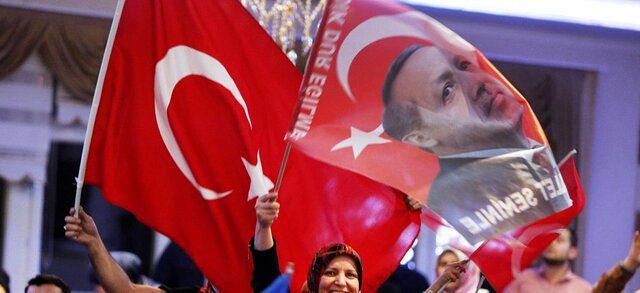 ادامه کاهش محبوبیت حزب حاکم اردوغان در نظرسنجی‌ها
