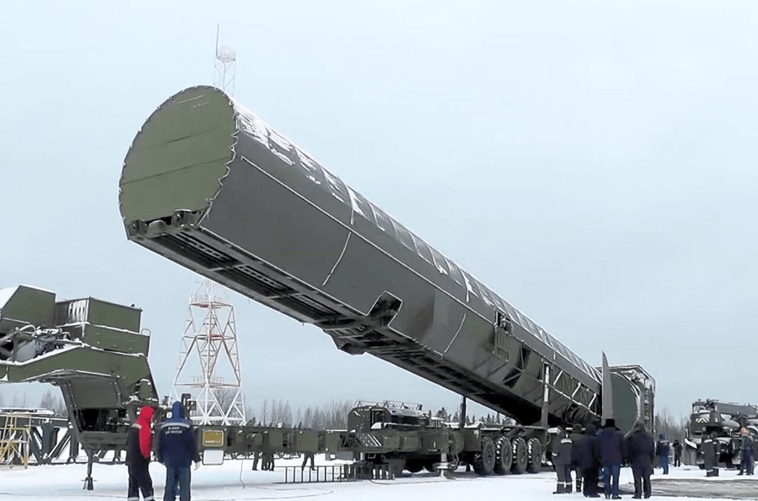 این موشک هسته ای می تواند چندبار دور دنیا بچرخد/ وحشت ناتو از سلاح قدرتمند روسیه


