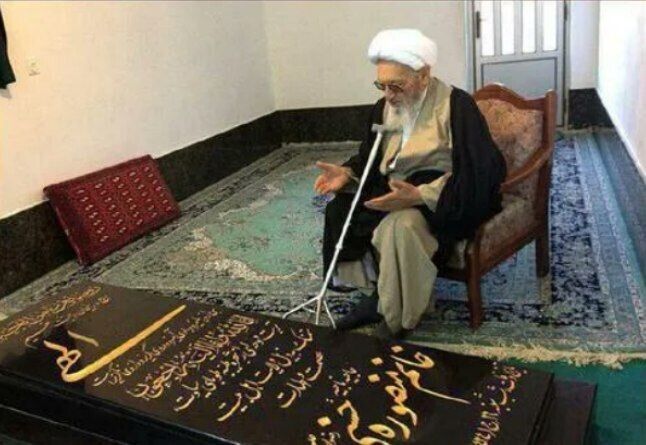 تصویری از محل تدفین علامه حسن زاده آملی 