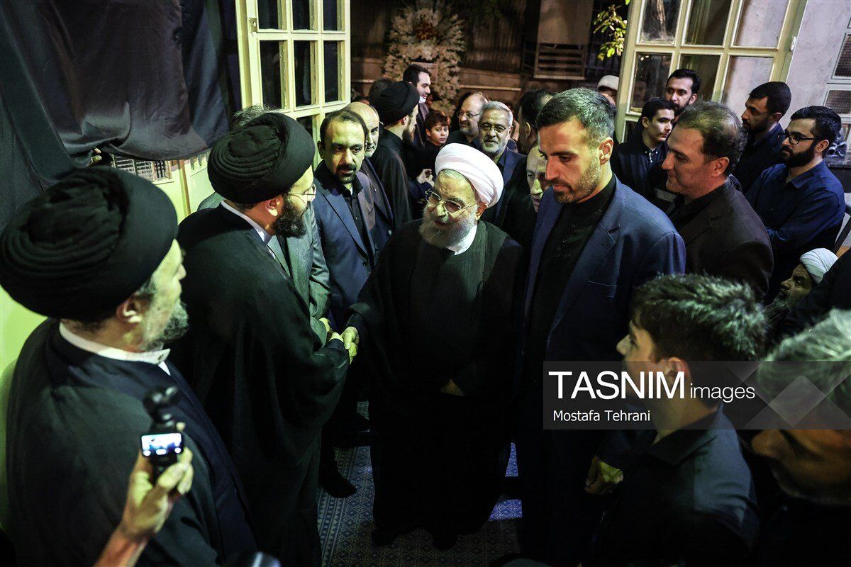 تصویری از حسن روحانی در کنار سید حسن خمینی/ خاتمی، کروبی و موسوی خوئینی‌ها در یک قاب/ وزیر دادگستری هم بود+ عکس