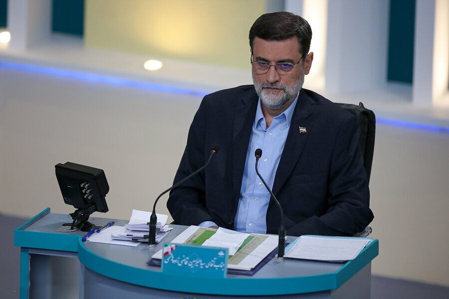 قاضی زاده هاشمی: کنار رفتنی در کار نیست