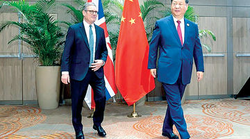 موازنه‌گری لندن بین عقاب و اژدها