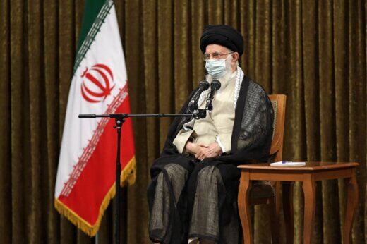 رهبر انقلاب: مراقب باشید، نمی شود هر کس را که حرفی خلاف فکر من و شما زد، بگوییم ضدولایت فقیه است