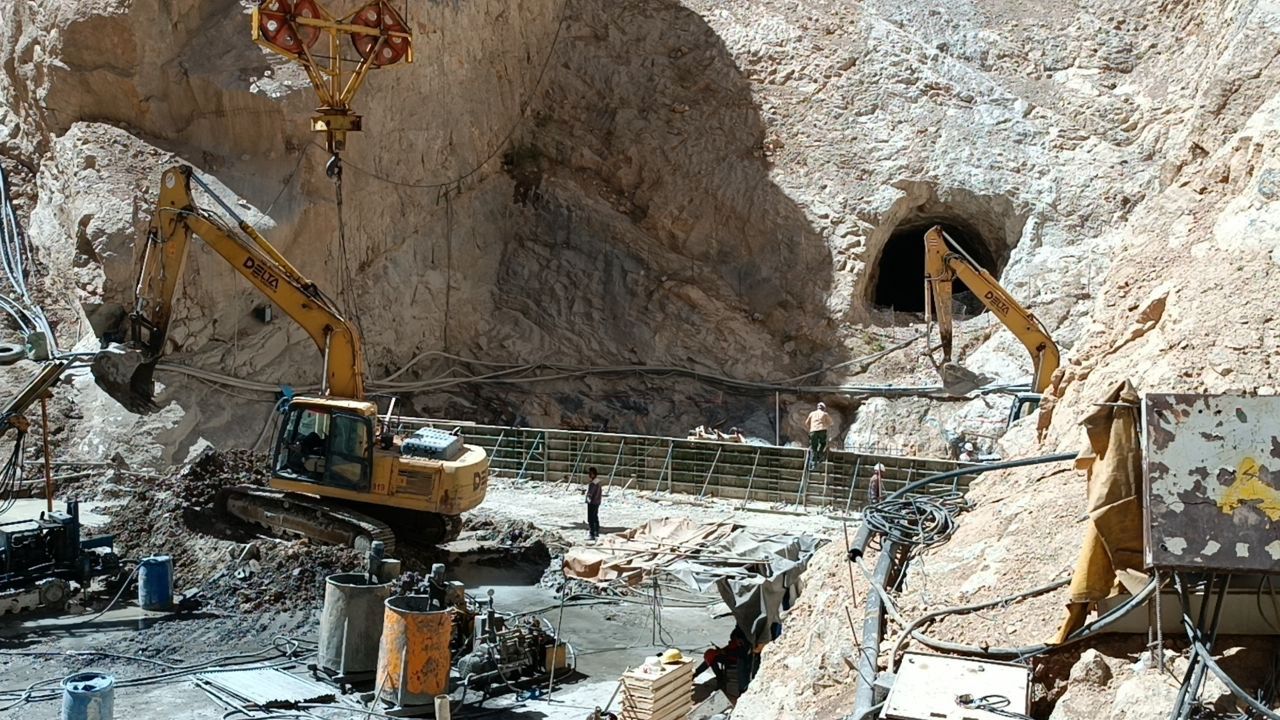 آغاز بتن ریزی حجیم بدنه سد کوهرنگ ۳