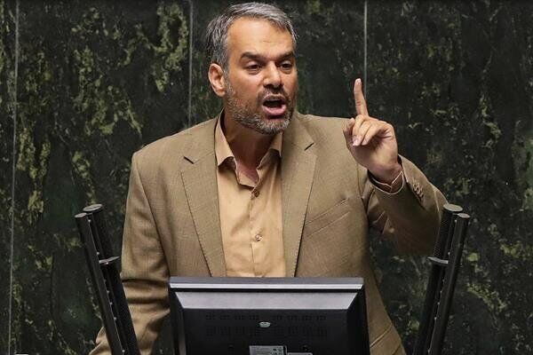 حمله تند یک نماینده به دولت: اگر نمی‌خواهید خودرو ارزان شود به طور رسمی اعلام کنید