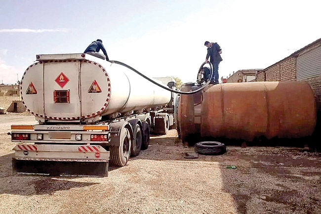 قاچاق  روزانه ۲۰‌میلیون  لیتر فرآورده‌های نفتی