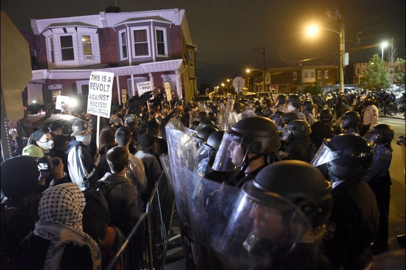 منع رفت و آمد در فیلادلفیا برای مقابله با معترضان