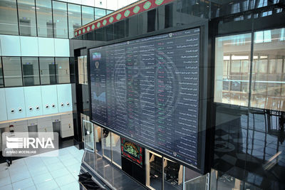 شاخص به مرز حساس ۴ میلیونی بازگشت/ بورس همچنان تحت تاثیر ریسک‌های سیاسی + فیلم