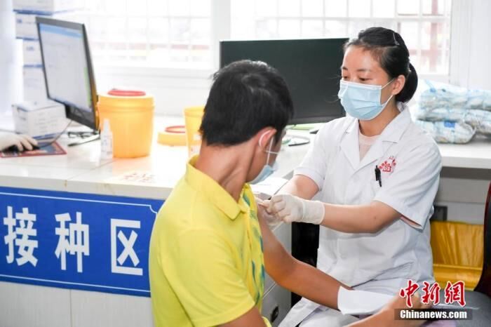 آغاز تزریق دز سوم واکسن کرونا در چین