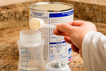 مشکل کمبود شیر خشک تا دو هفته آینده برطرف می‌شود