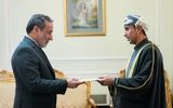 سفرای عمان و امارات رونوشت استوارنامه‌های خود را به عراقچی تحویل دادند
