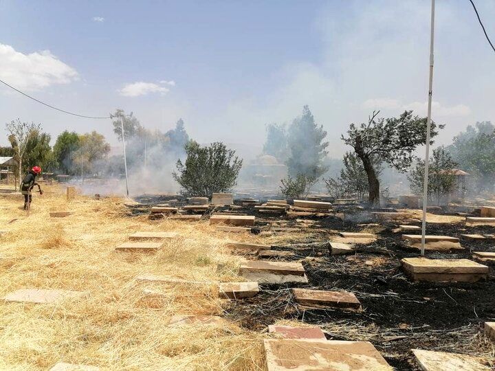 آتش‌ سوزی مهیب در آرامستان دارالسلام