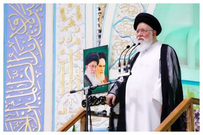 واکنش علم‌الهدی به حادثه انفجار بندرعباس/ باید درسی برای همه ما باشد