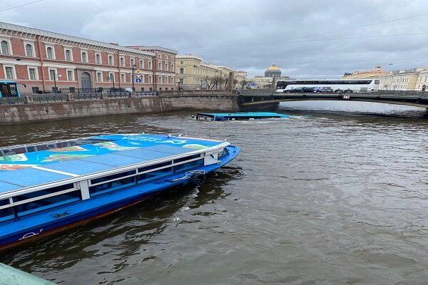 سقوط مرگبار اتوبوس به رودخانه در سن‌پترزبورگ روسیه + تعداد فوتی‌ها + فیلم