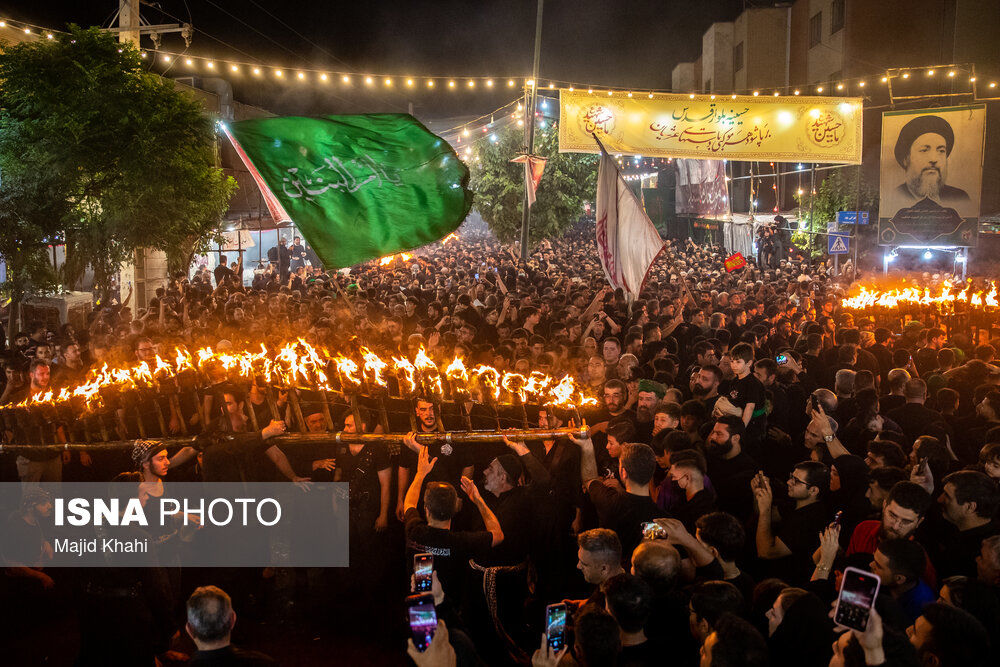 آیین مشعل گردانی نجفی‌ها و کربلایی‌های مقیم تهران + عکس 