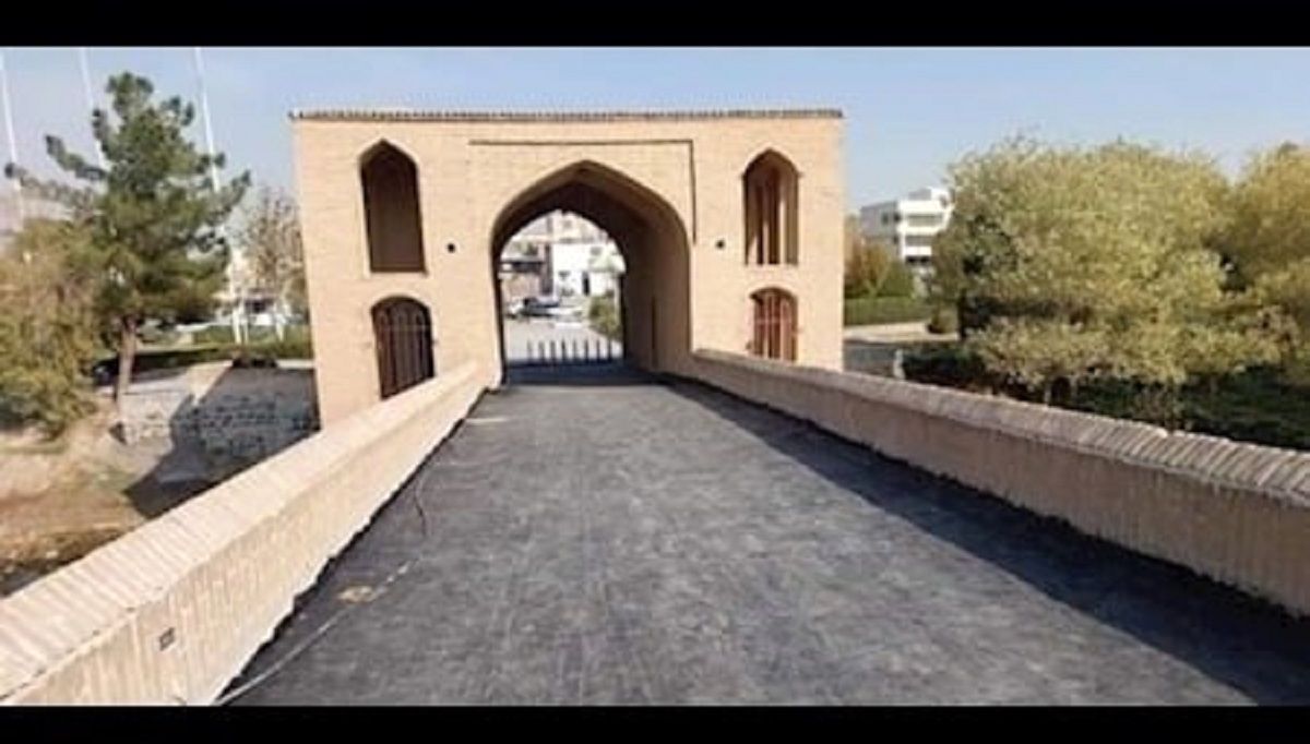 آسفالت یک پل تاریخی در اصفهان؟/ ماجرای این عکس چیست؟ + عکس 